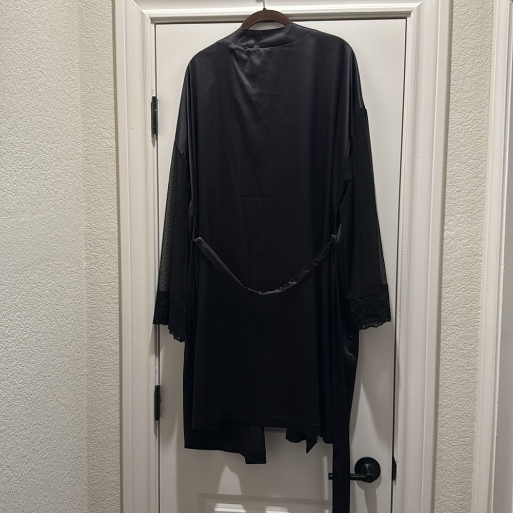 Elegant Black Women's Robe - Picture 4 of 4